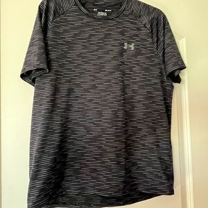 Under Armour Woman’s Gray Striped Tee